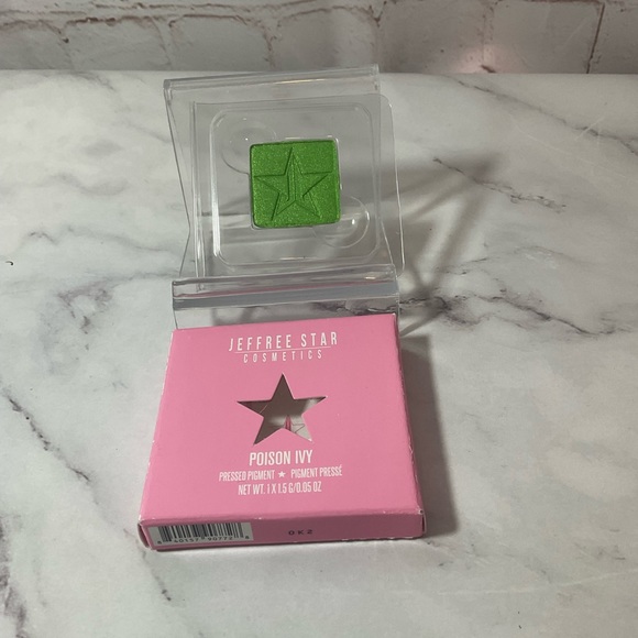 New Jeffree Star Eyeshadow Poison Ivy - Picture 1 of 3
